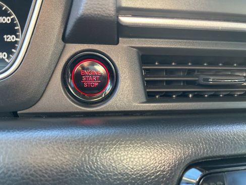 Used 2025 Honda Pilot Touring image 19