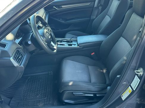 Used 2018 Honda Accord LX image 9