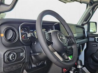 New 2025 Jeep Gladiator Mojave w/ Convenience Group video 3