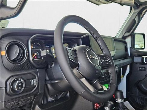 New 2025 Jeep Gladiator Mojave w/ Convenience Group image 3