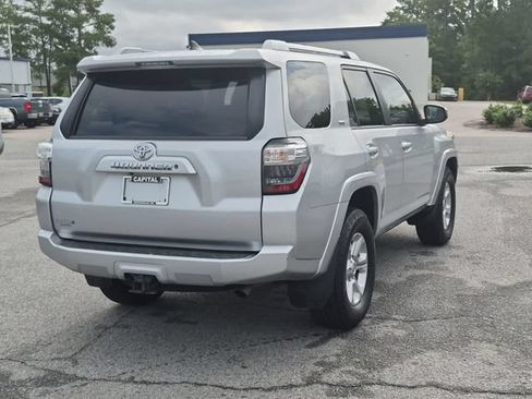 Used 2017 Toyota 4Runner SR5 RWD image 3