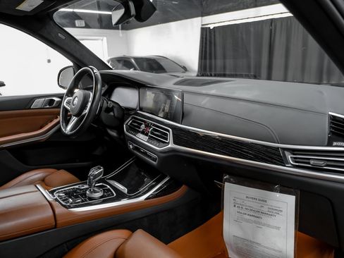 Used 2022 BMW X7 M50i w/ Executive Package image 17