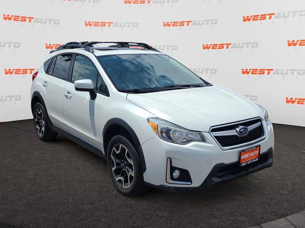 Used 2017 Subaru Crosstrek 2.0i Premium w/ Moonroof Package AWD/4WD image 7