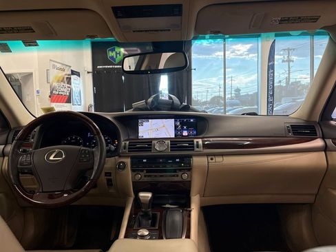 Used 2015 Lexus LS 460 w/ Comfort Package RWD image 15