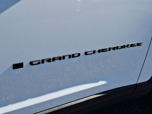 New 2026 Jeep Grand Cherokee Altitude image 13
