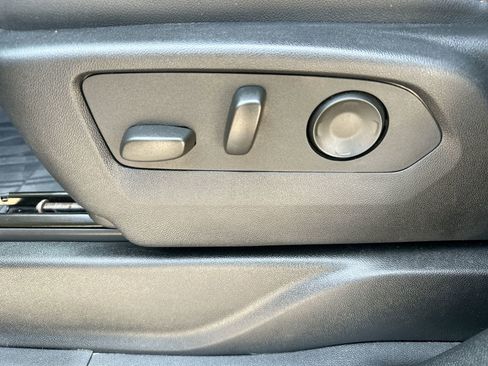 Used 2025 GMC Yukon AT4 w/ AT4 Premium Package image 12