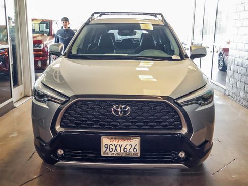 Used 2023 Toyota Corolla Cross XLE image 2