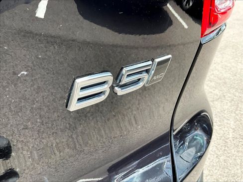 Used 2023 Volvo XC40 B5 Plus AWD/4WD image 24