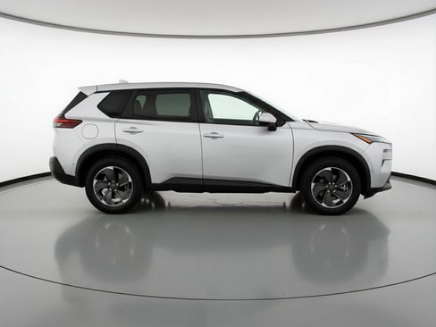Used 2025 Nissan Rogue SV image 11