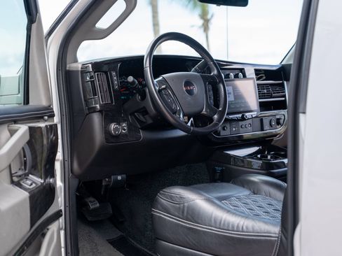 Used 2022 GMC Savana 2500 Extended RWD image 33