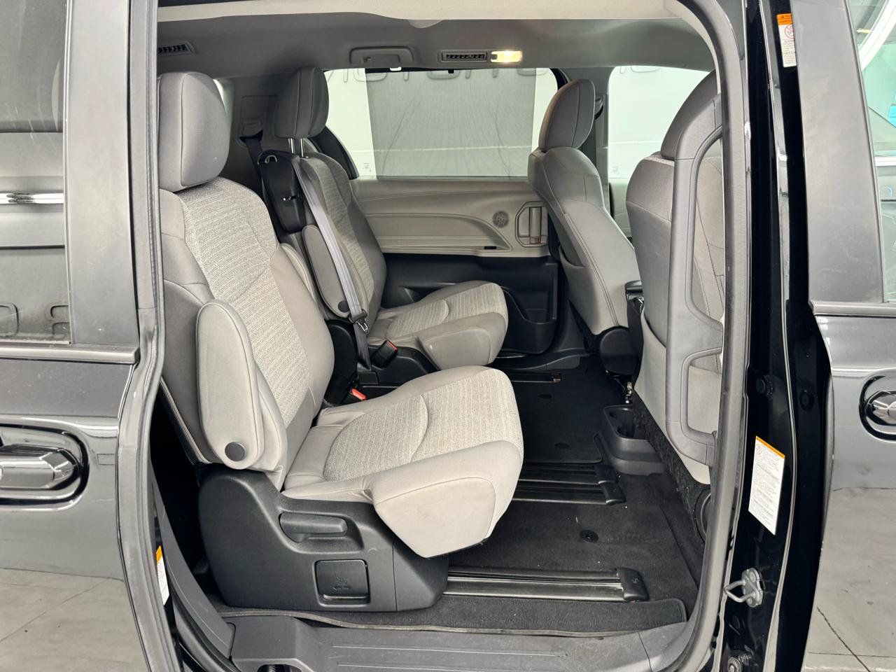Used 2024 Toyota Sienna LE AWD/4WD image 17