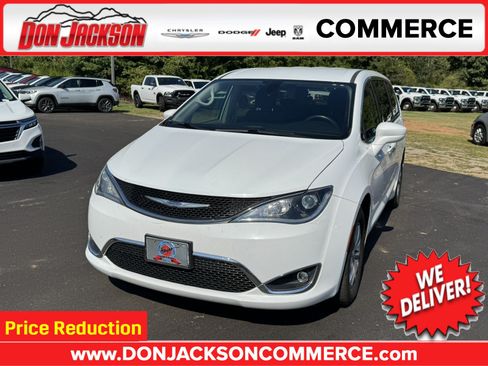 Used 2019 Chrysler Pacifica Touring Plus w/ Cold Weather Group FWD image 1