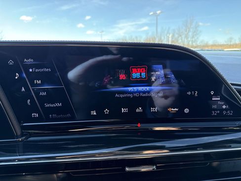 Used 2023 Cadillac Escalade V w/ LPO, ONYX Package image 18