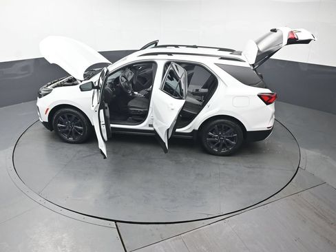Used 2022 Chevrolet Equinox RS w/ LPO, Cargo Package AWD/4WD image 46
