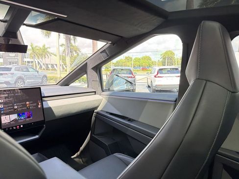 Used 2025 Tesla Cybertruck AWD Crew Cab image 11