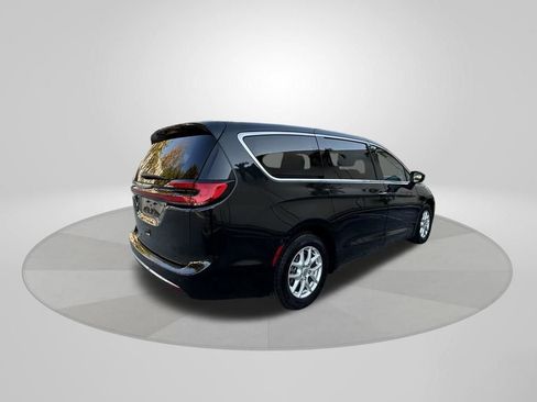 Certified 2023 Chrysler Pacifica Touring-L FWD image 7