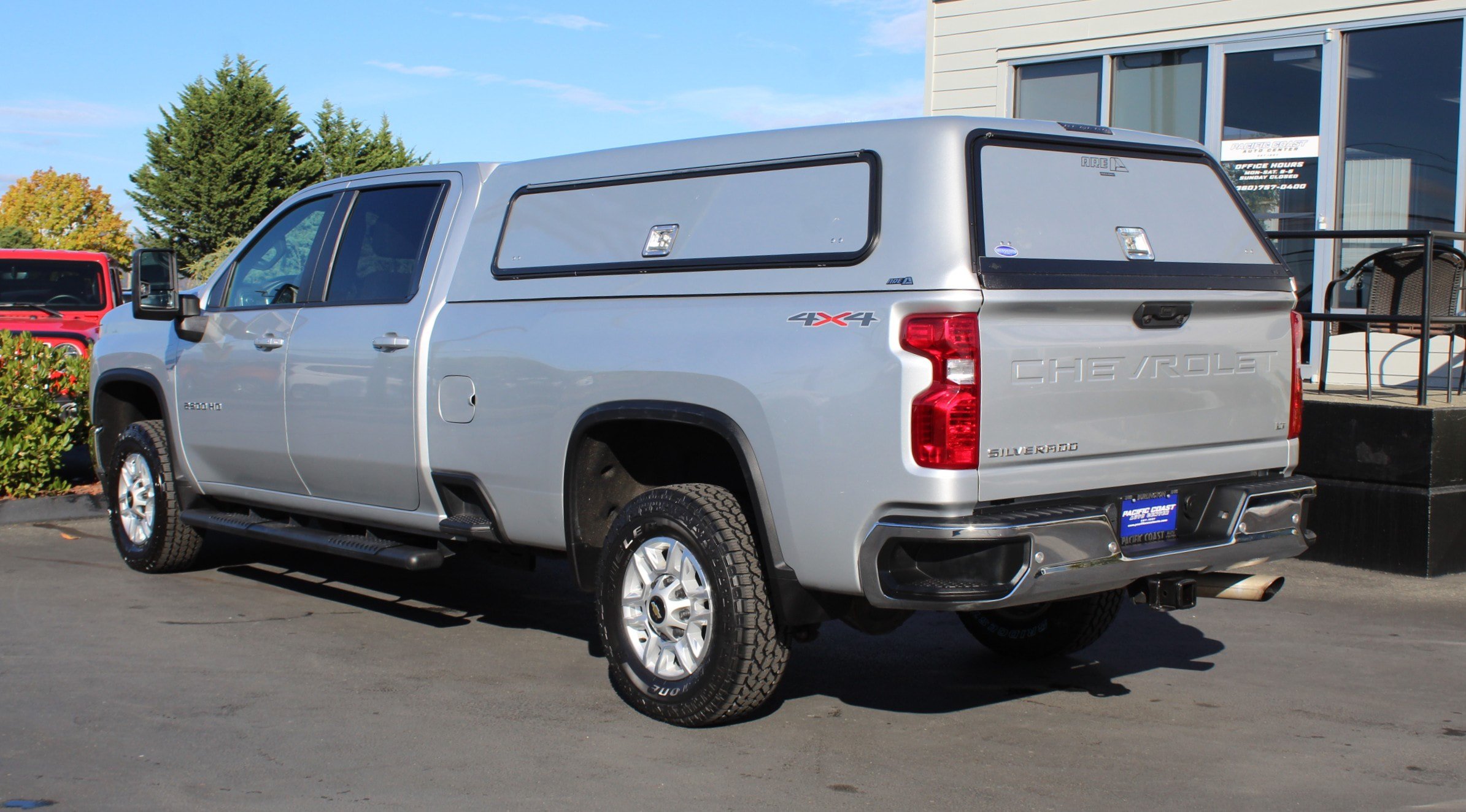 Used 2021 Chevrolet Silverado 2500 LT w/ Convenience Package AWD/4WD image 4