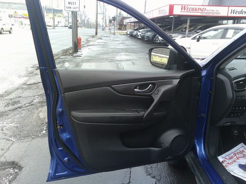 Used 2020 Nissan Rogue SV image 15