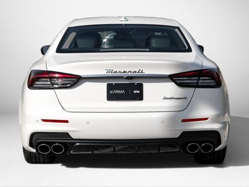 Used 2022 Maserati Quattroporte Modena RWD image 6