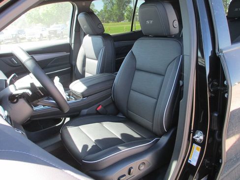 New 2026 Buick Enclave Sport Touring FWD image 10