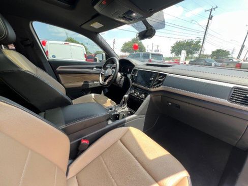 Used 2022 Volkswagen Atlas Cross Sport SE FWD image 26
