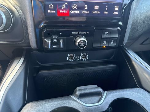 Used 2025 RAM 1500 Big Horn AWD/4WD image 24