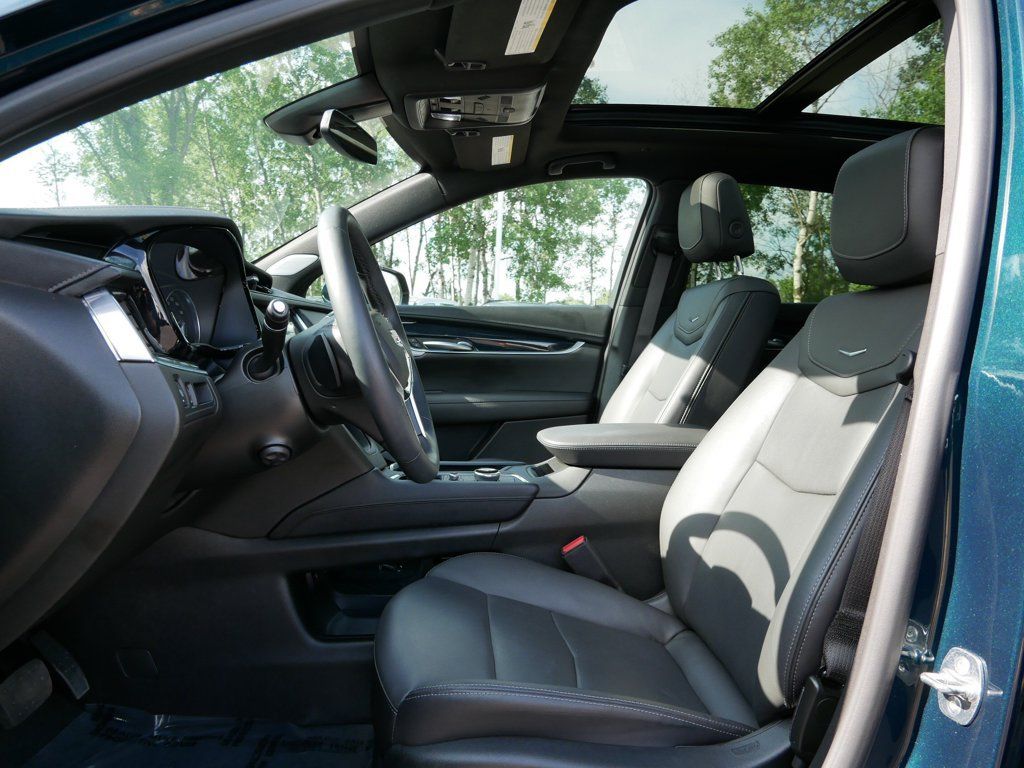 Used 2025 Cadillac XT5 Premium Luxury AWD/4WD image 9