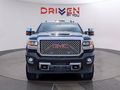 Used 2017 GMC Sierra 2500 Denali w/ Duramax Plus Package image 9