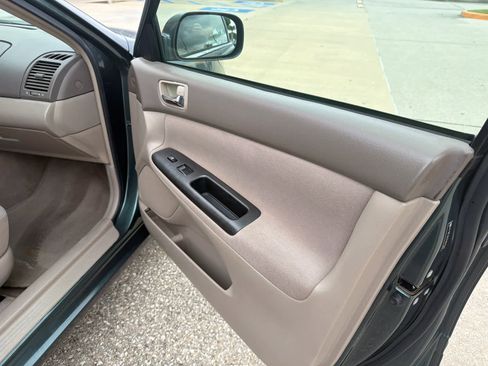 Used 2005 Toyota Camry LE image 18