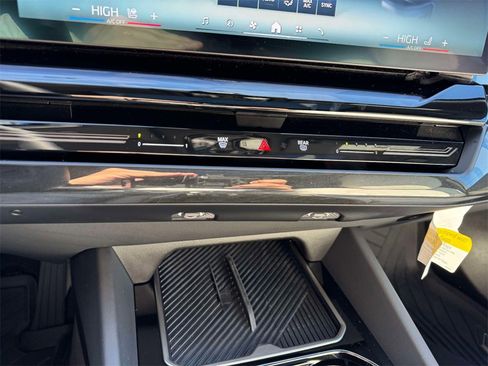 Certified 2025 BMW 530i xDrive w/ Premium Package image 15