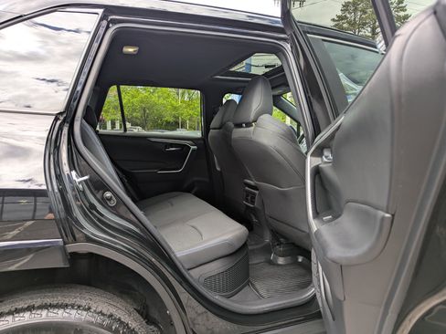 Used 2024 Toyota RAV4 SE w/ Convenience Package image 49