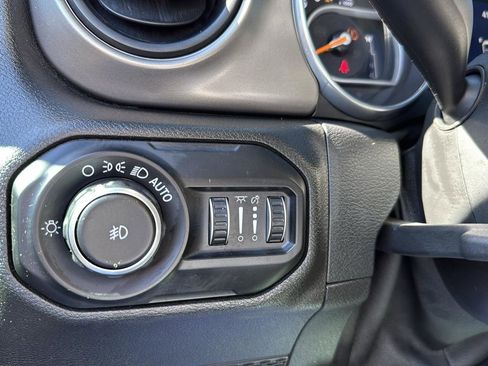 Used 2018 Jeep Wrangler Unlimited Sport S image 18