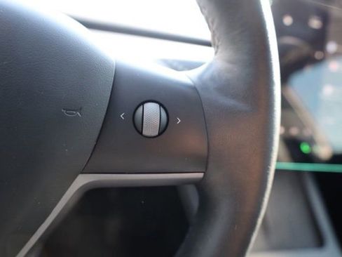 Used 2021 Tesla Model Y Long Range image 23