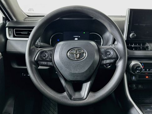 Used 2025 Toyota RAV4 XLE FWD image 18