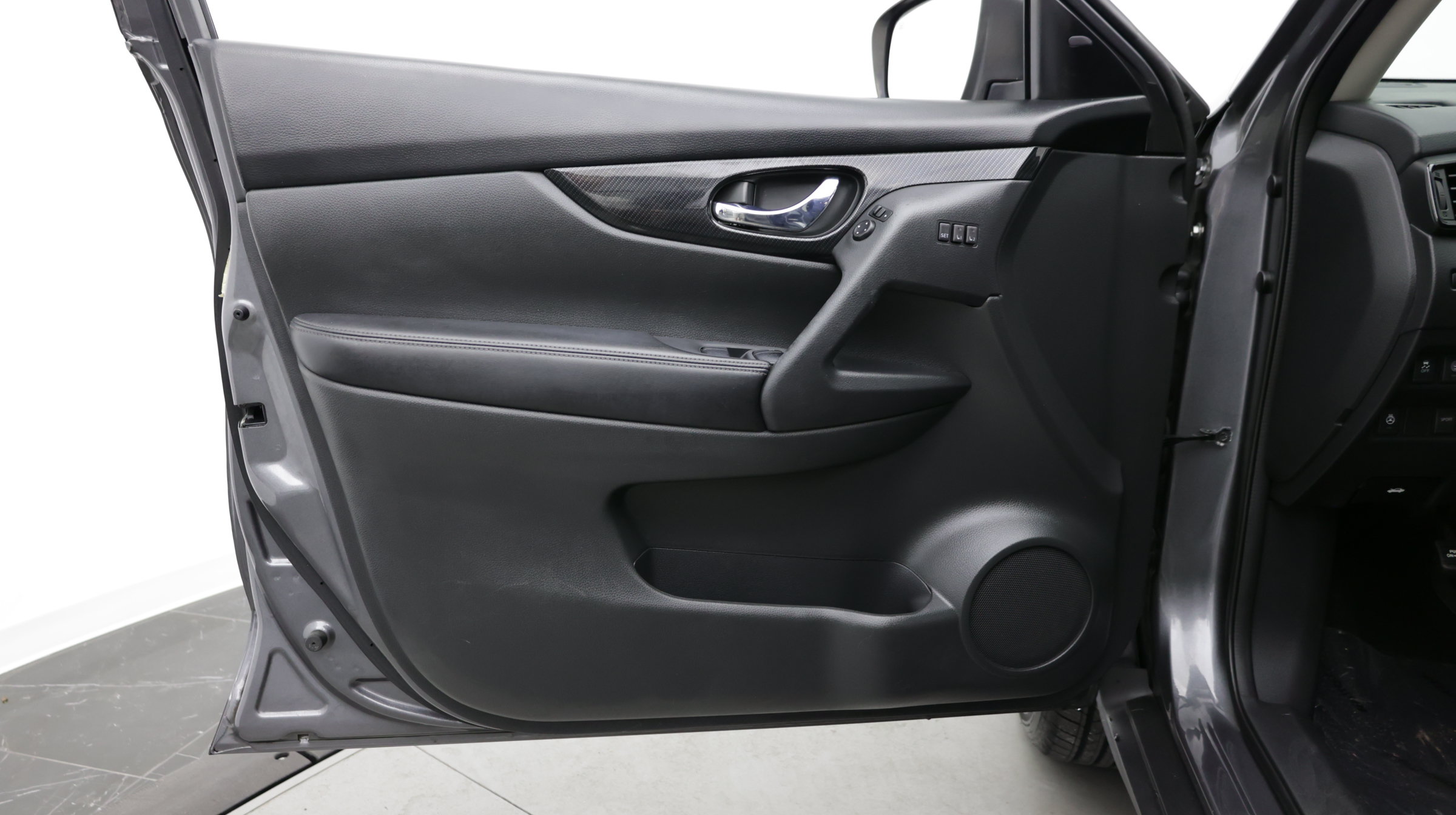 Used 2018 Nissan Rogue SL FWD image 11