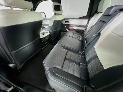 Used 2024 Toyota Tundra Capstone AWD/4WD image 28