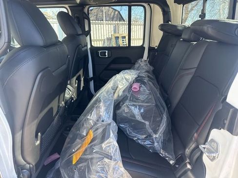 New 2026 Jeep Gladiator Rubicon w/ Technology Group image 11