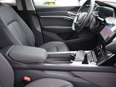 Used 2021 Audi e-tron Premium w/ Convenience Plus Package image 13