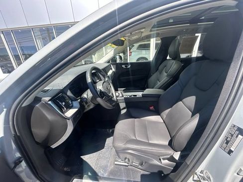 Certified 2025 Volvo XC60 B5 Plus AWD/4WD image 19