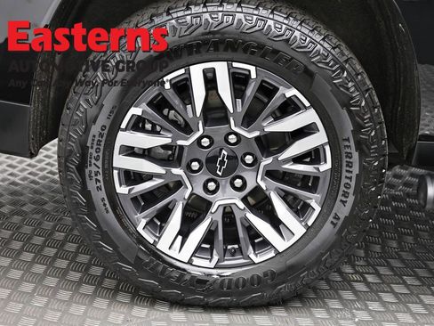 Used 2025 Chevrolet Suburban Z71 AWD/4WD image 33