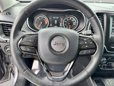 Used 2021 Jeep Cherokee Latitude Plus image 13