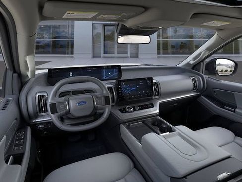 New 2026 Ford Expedition Active image 9