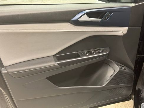 Used 2024 Volkswagen Taos SE image 18