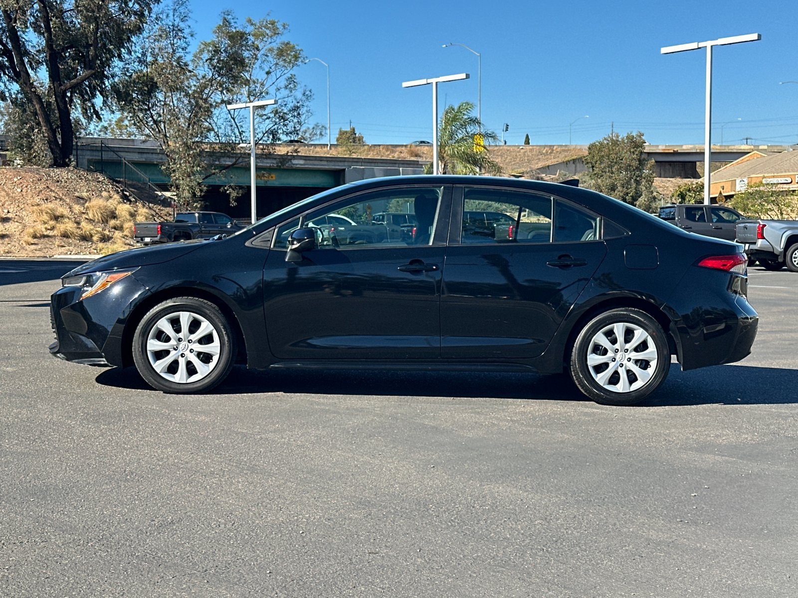 Used 2024 Toyota Corolla LE FWD image 2