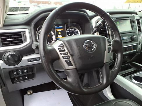 Used 2019 Nissan Titan PRO-4X w/ Pro-4x Utility Package image 9