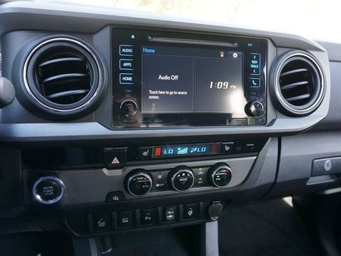 Used 2016 Toyota Tacoma TRD Sport w/ Premium & Technology Package RWD image 4