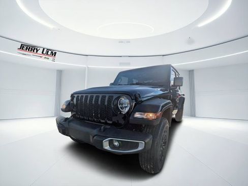 Used 2022 Jeep Gladiator Sport image 6