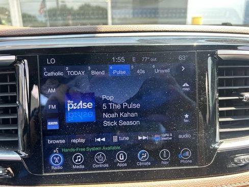 Used 2017 Chrysler Pacifica Limited w/ UConnect Theater Package FWD image 8