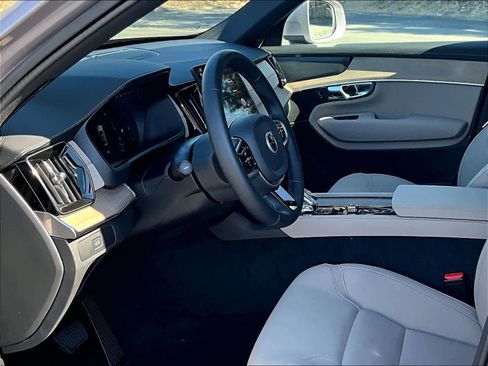 Used 2026 Volvo XC90 B6 Plus w/ Protection Package Premier image 17