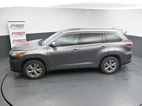 Used 2015 Toyota Highlander XLE AWD/4WD image 13